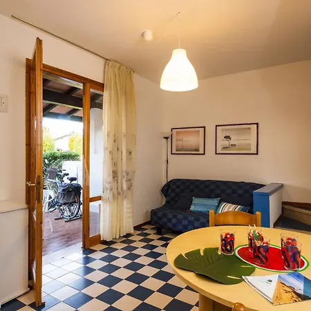 Cozy Townhouse With Pool And Garden