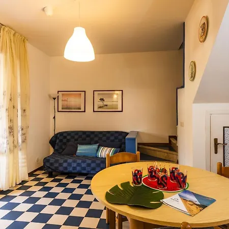 Cozy Townhouse With Pool And Garden * 比比翁
