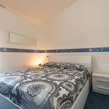Cozy Townhouse With Pool And Garden 公寓 比比翁