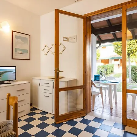 Cozy Townhouse With Pool And Garden