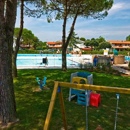 Cozy Townhouse With Pool And Garden * Bibione
