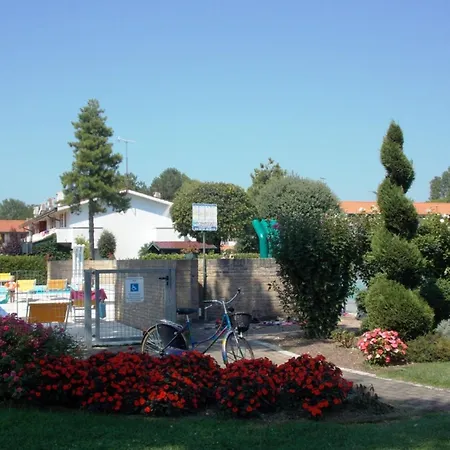 Cozy Townhouse With Pool And Garden Apartment *